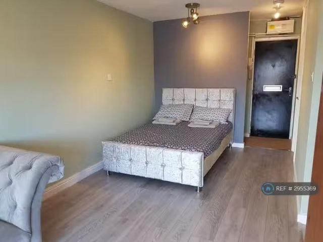 House for rent in Green Close, Warwickshire