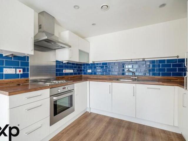 Flat for rent in Sirhowy, Wales