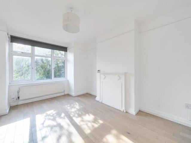 Flat for rent in Cat Hill, England