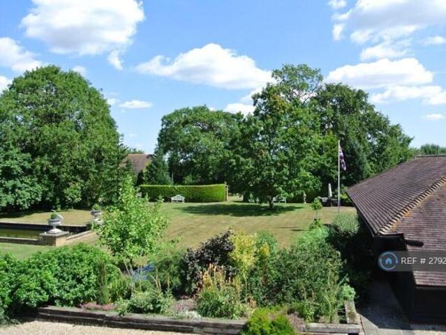 Flat for rent in Oad Street, Kent