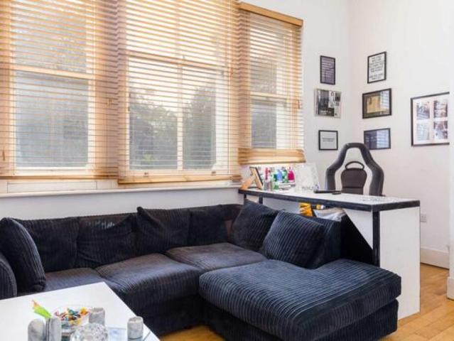 Flat for rent in Cat Hill