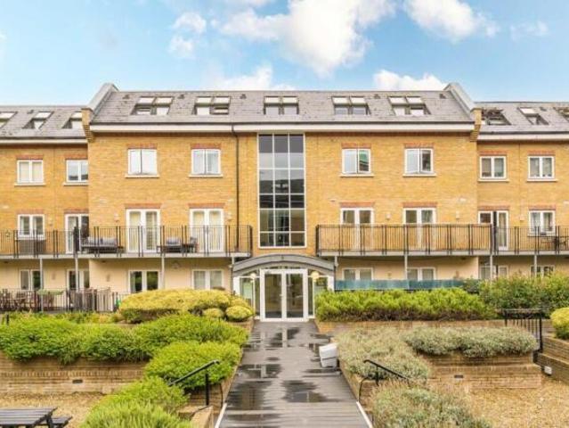 Flat for rent in South Lane, West Yorkshire