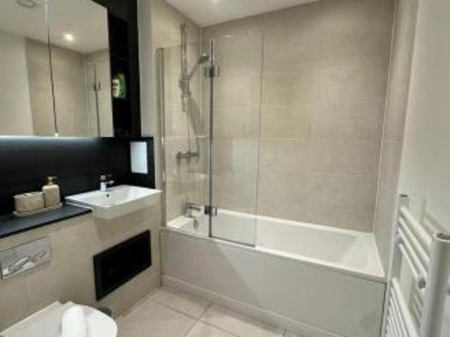 Flat for rent in South Lane, West Yorkshire