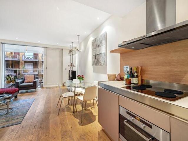 Flat for rent in Cat Hill, England