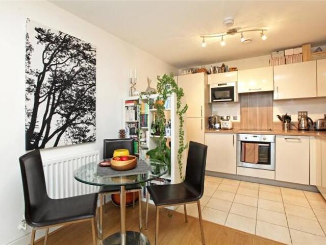 Flat for rent in Cat Hill