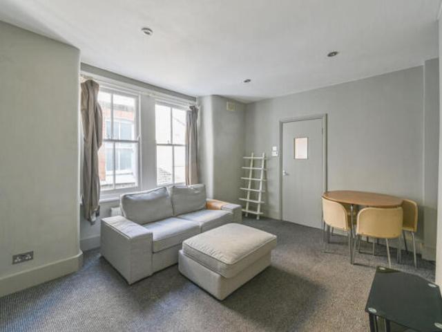 Flat for rent in Tooting Graveney, Greater London