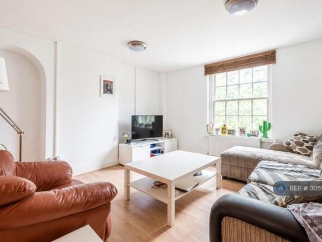 Flat for rent in Cat Hill, England