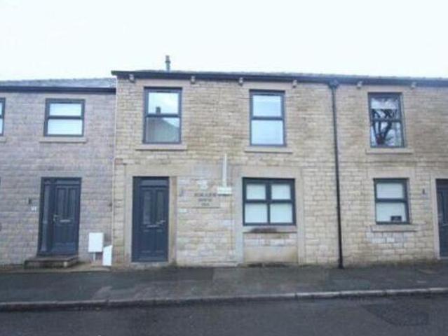 House for rent in Whitfield, Charlesworth