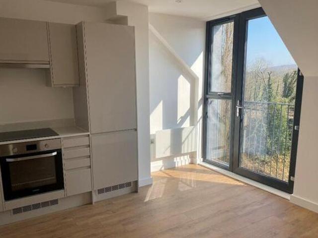 House for rent in Holloway Hill, Waverley