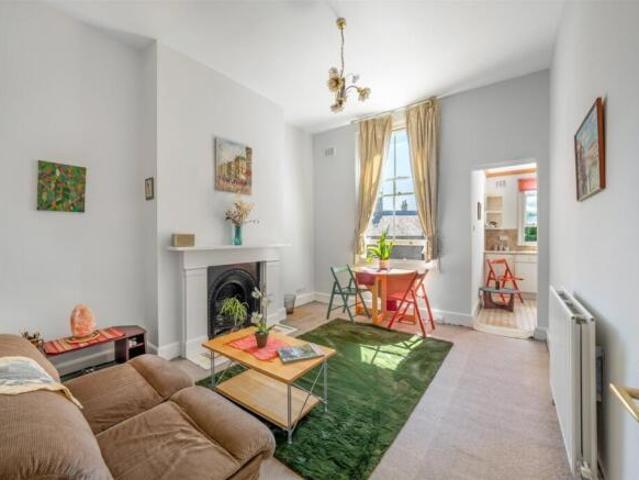 Flat for rent in Cat Hill, England