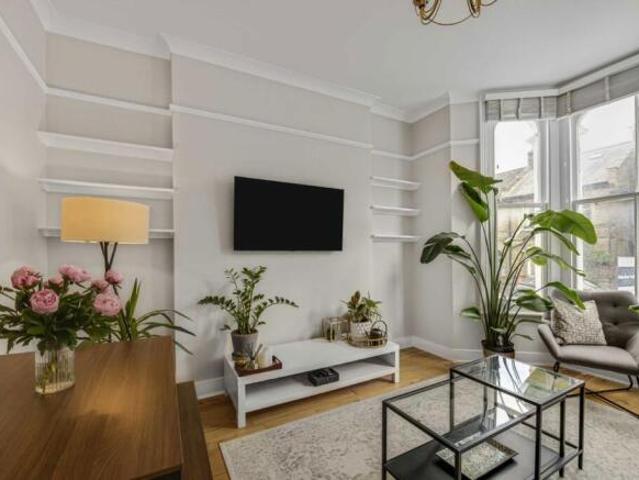 Flat for rent in Acton, Greater London