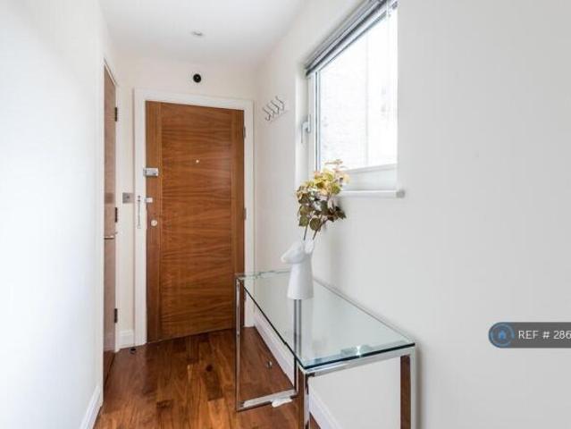 Flat for rent in Cat Hill