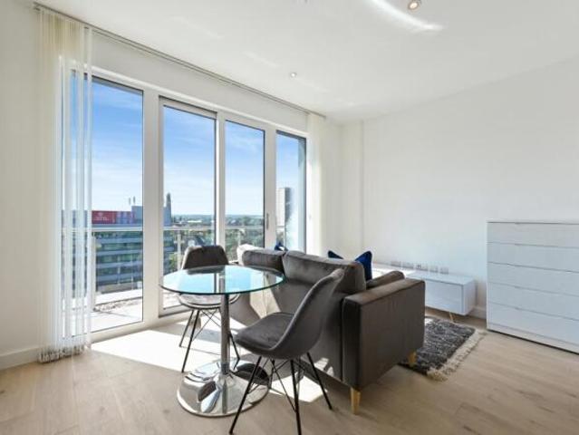 Flat for rent in Brentford End, Greater London