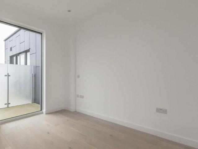 Flat for rent in Brentford End, Greater London