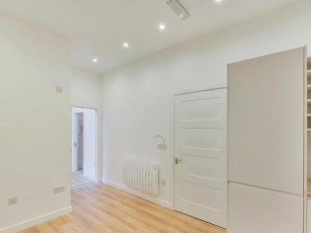 House for rent in Brentford End, Greater London