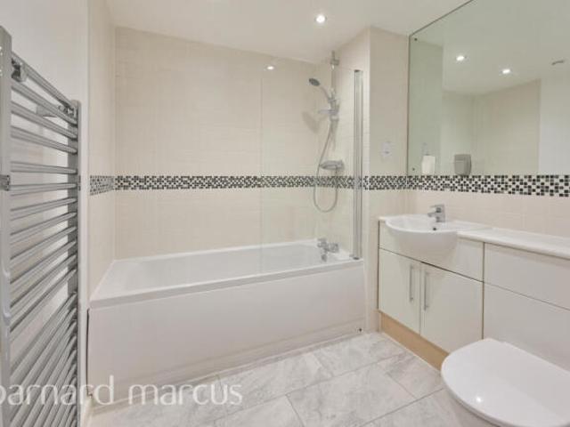Flat for rent in London Borough of Merton, Greater London