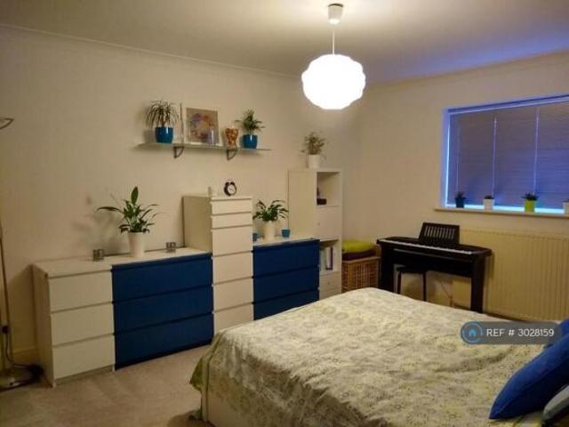 Flat for rent in Cat Hill, England