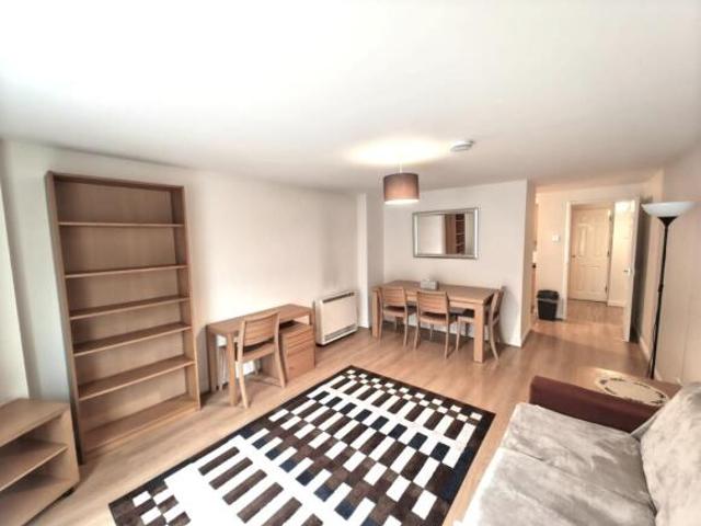 Flat for rent in Cat Hill, England