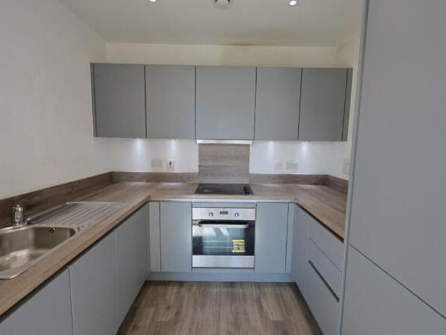 Flat for rent in Cat Hill, England