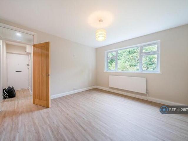Flat for rent in Cat Hill
