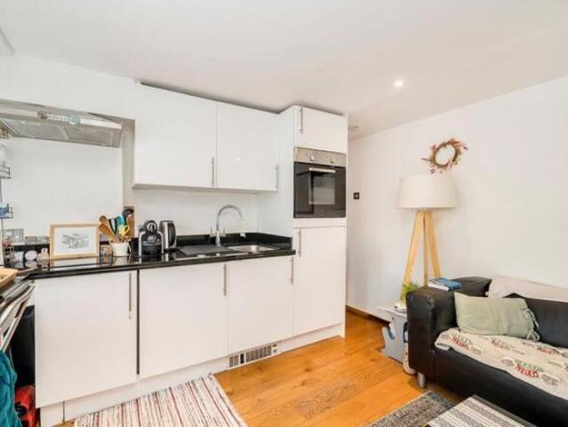 Flat for rent in Harlesden, Greater London