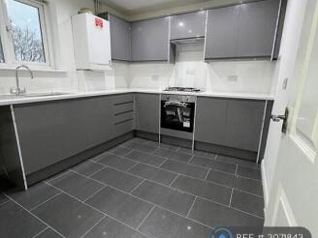 Flat for rent in Cat Hill, England