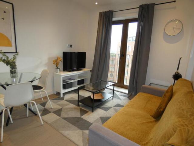 Flat for rent in St Albans, Five Acres