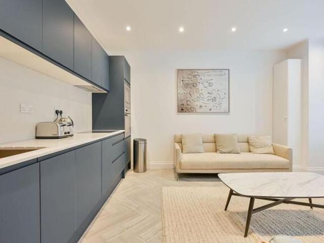 Flat for rent in Grove Park, Greater London