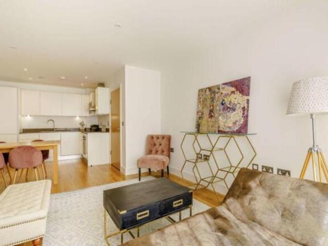 Flat for rent in Grove Place, Greater London