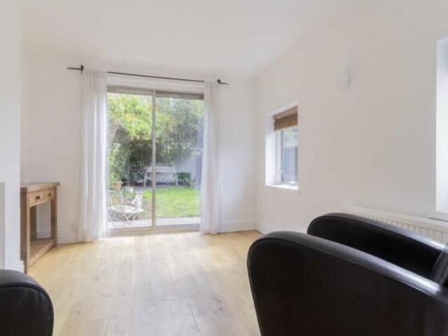 Flat for rent in Acton, Greater London