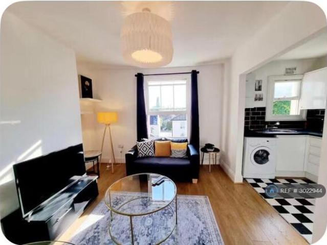 Flat for rent in Cat Hill