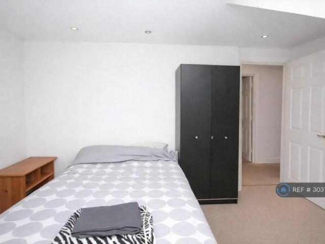 Flat for rent in Cat Hill