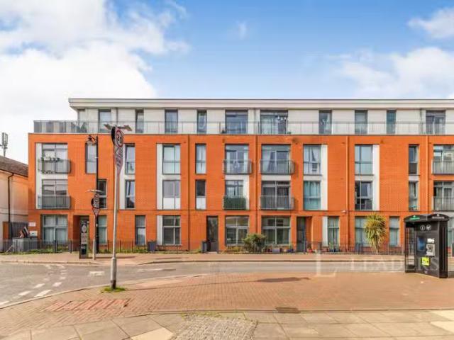 House for rent in Row Town, Surrey