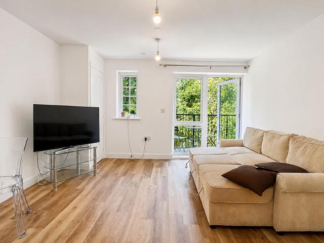 Flat for rent in Worcester Park, Greater London
