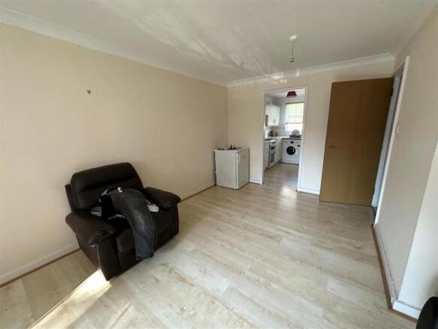Flat for rent in Holywell Estate, North Watford