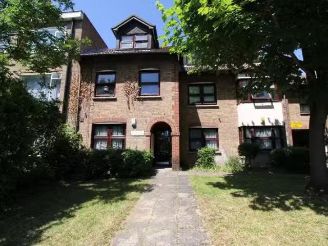 House for rent in London Borough of Redbridge, Greater London