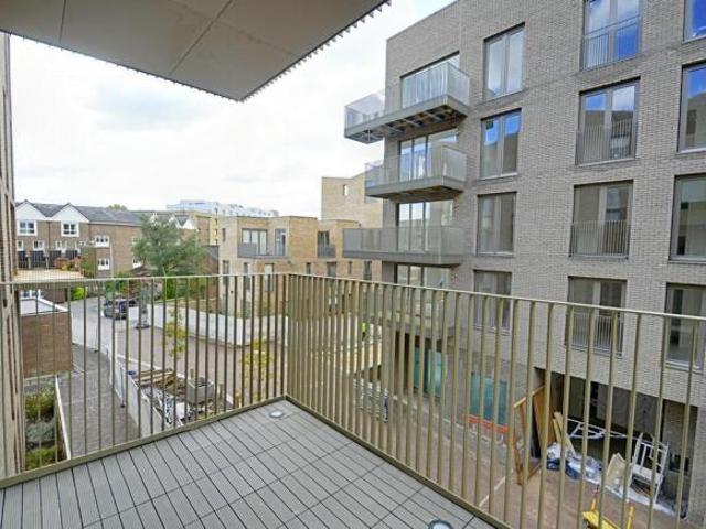 Flat for rent in Brentford End, Greater London