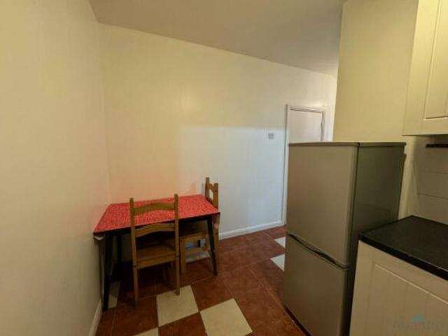 Flat for rent in South Lane, West Yorkshire