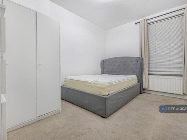Flat for rent in Cat Hill