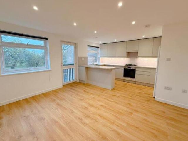Flat for rent in Teddington, Greater London