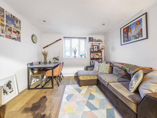 Apartment for rent in Brunswick Park, Greater London
