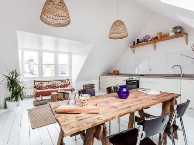 Flat for rent in Cat Hill