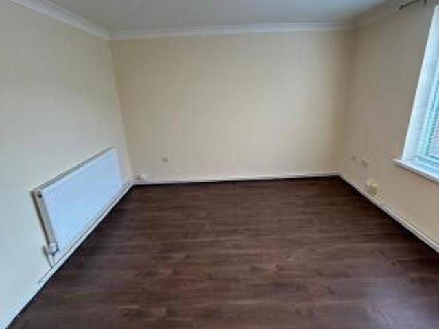 Flat for rent in Ely, Wales