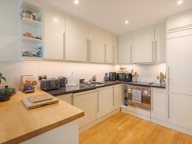 Flat for rent in London Borough of Ealing, Greater London