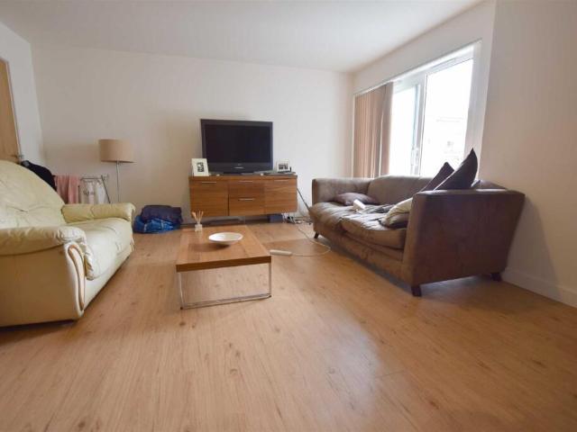 Flat for rent in Colindale
