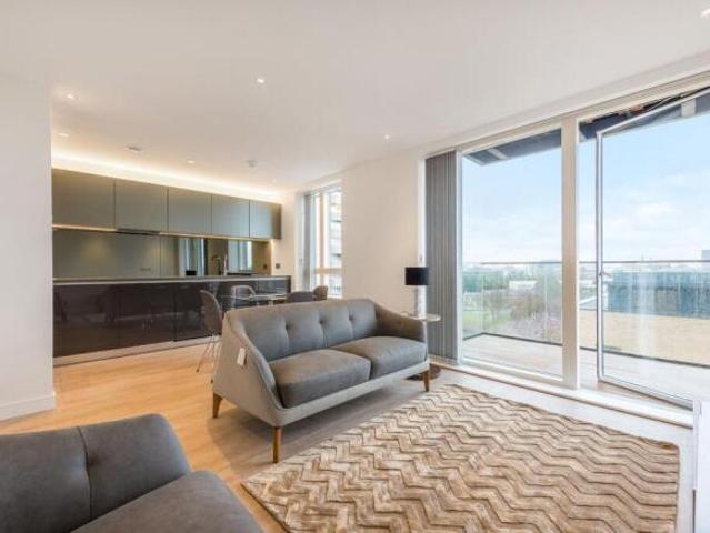 Flat for rent in Brentford End, Greater London