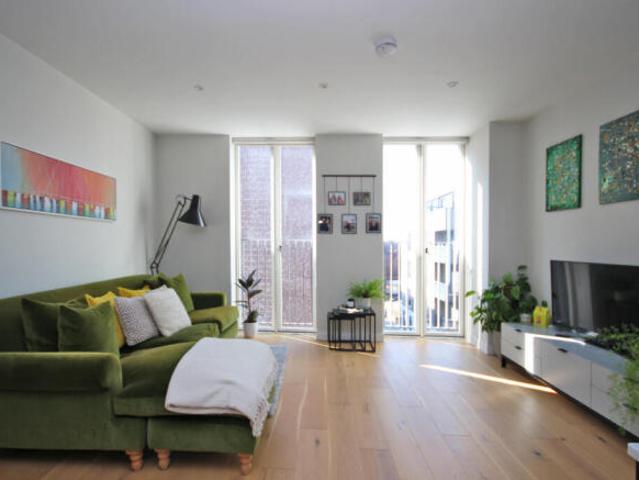 Flat for rent in Five Acres, Hertfordshire