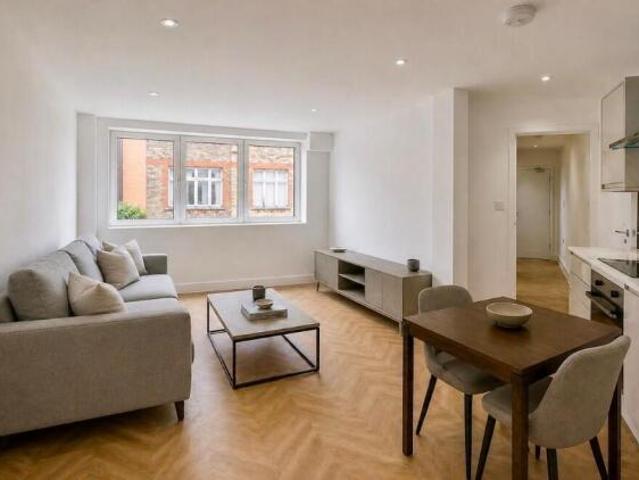Flat for rent in Cat Hill, England