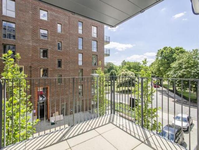 Flat for rent in Cat Hill, England