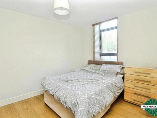 Flat for rent in Cat Hill